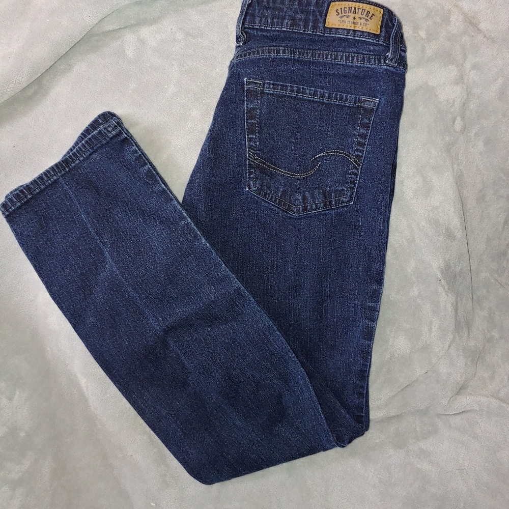 Levi's Signature Mid rise 6 "short"
